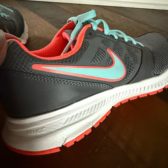 Nike Women’s Downshifter Charcoal and Coral Sneakers - Picture 7 of 9